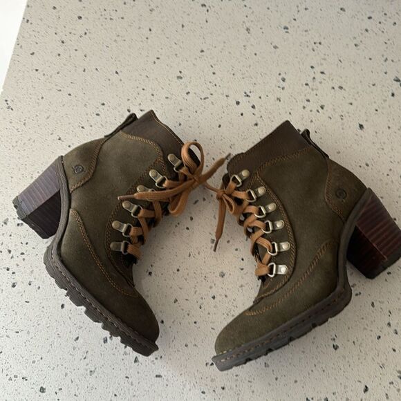 BORN Ronnie Women’s Olive Green Suede Leather Block Heel Lace Up Boots Size 6.5 - Picture 12 of 12